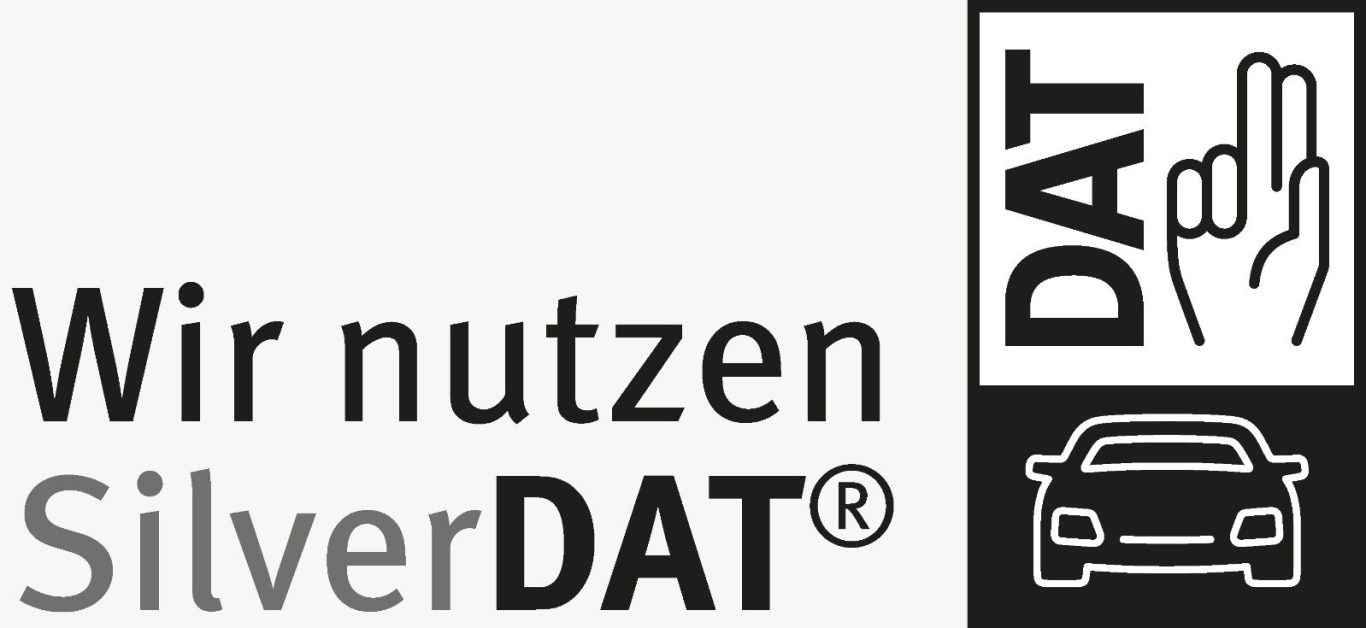 Logo von SilverDAT mit dem Text „Wir nutzen SilverDAT®“ und einem Auto-Icon.